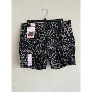 Isaac Mizrahi New York Women's Leopard Tailored 5" Inseam Short, Size 6